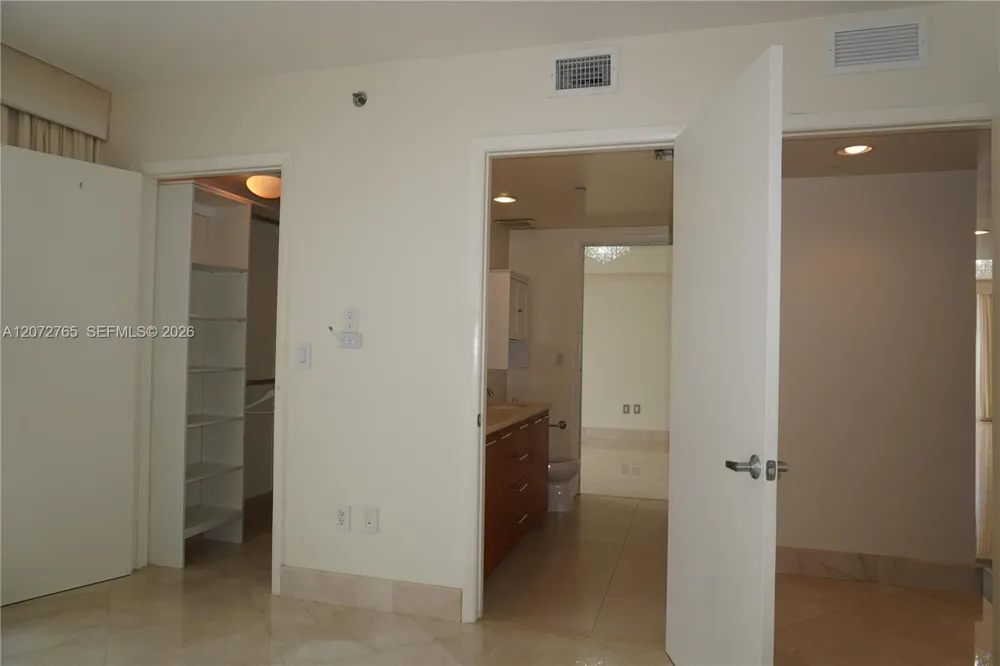 50 Biscayne Blvd #5202 Miami, FL 33132