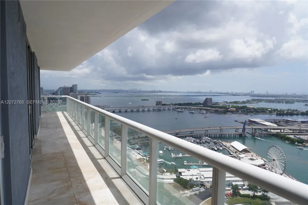 50 Biscayne Blvd #5202 Miami, FL 33132