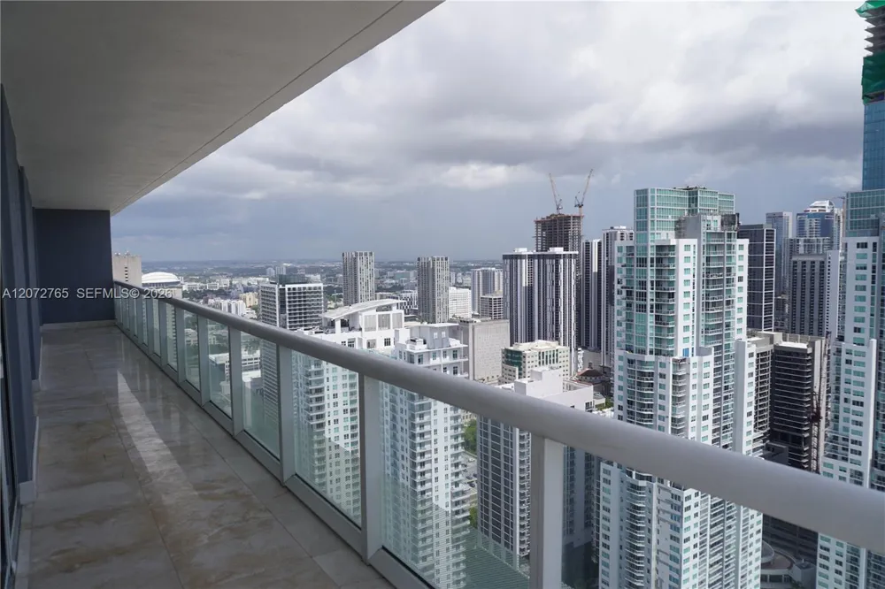 50 Biscayne Blvd #5202 Miami, FL 33132