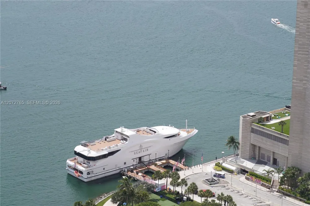 50 Biscayne Blvd #5202 Miami, FL 33132