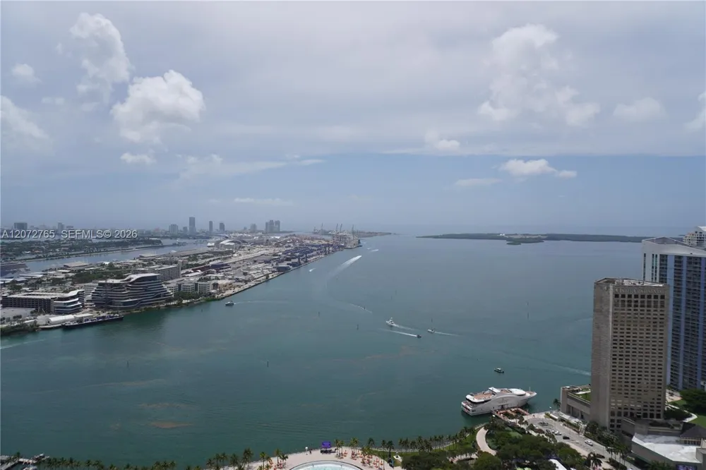 50 Biscayne Blvd #5202 Miami, FL 33132