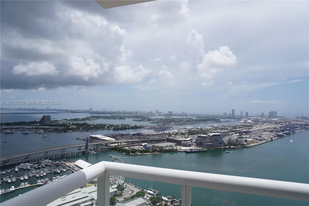 50 Biscayne Blvd #5202 Miami, FL 33132