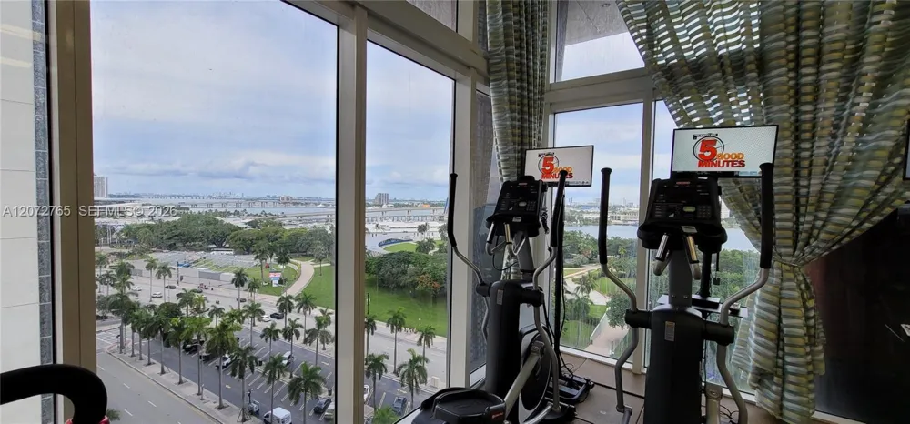 50 Biscayne Blvd #5202 Miami, FL 33132