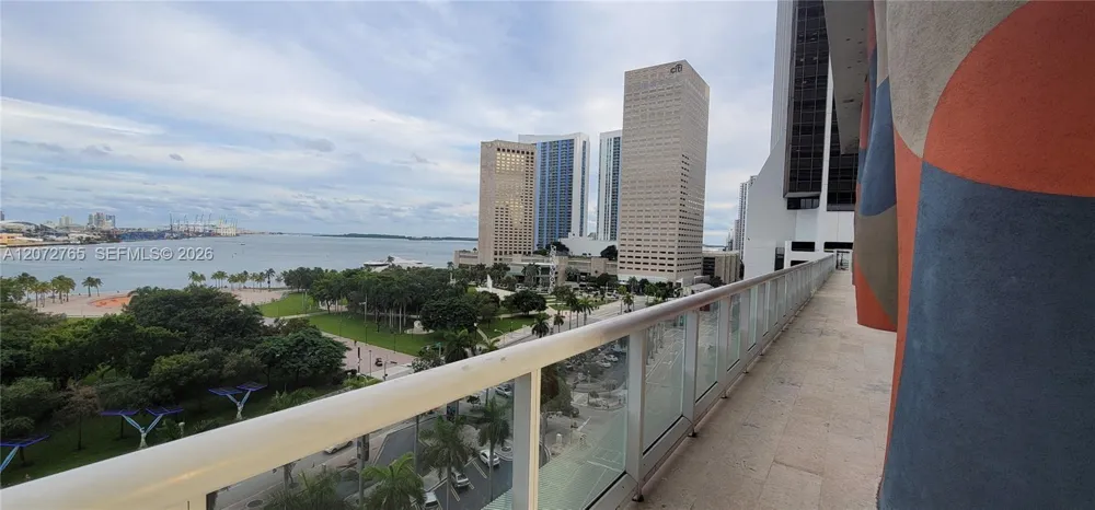 50 Biscayne Blvd #5202 Miami, FL 33132