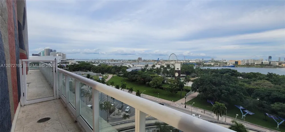 50 Biscayne Blvd #5202 Miami, FL 33132