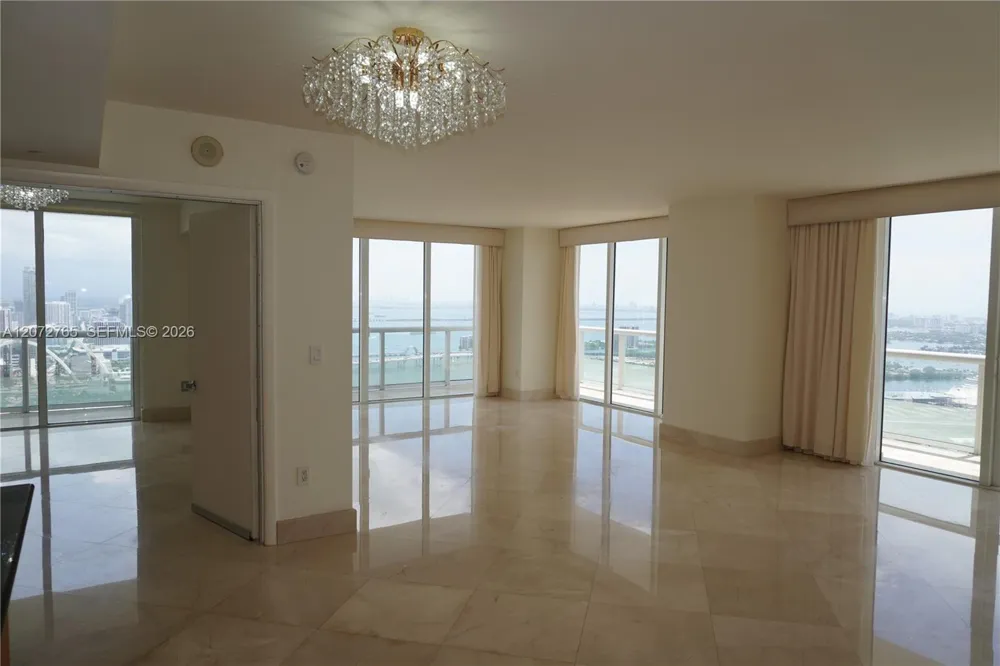 50 Biscayne Blvd #5202 Miami, FL 33132