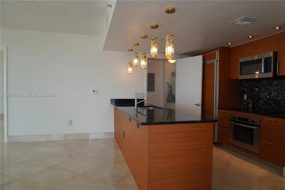 50 Biscayne Blvd #5202 Miami, FL 33132