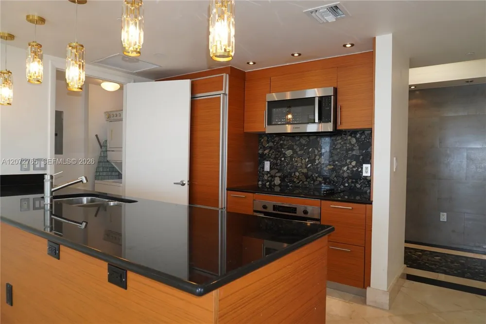 50 Biscayne Blvd #5202 Miami, FL 33132