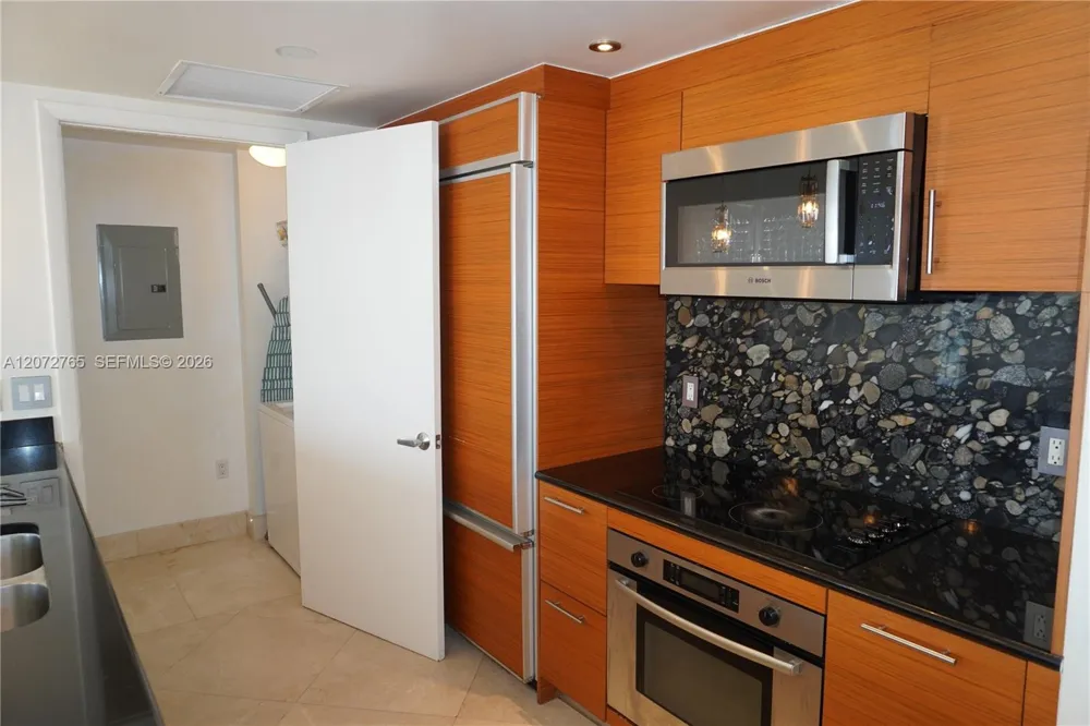 50 Biscayne Blvd #5202 Miami, FL 33132