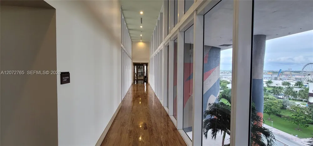 50 Biscayne Blvd #5202 Miami, FL 33132