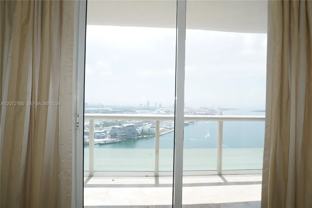 50 Biscayne Blvd #5202 Miami, FL 33132