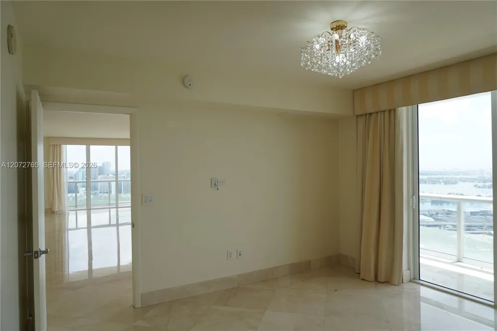 50 Biscayne Blvd #5202 Miami, FL 33132