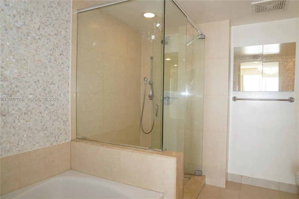 50 Biscayne Blvd #5202 Miami, FL 33132