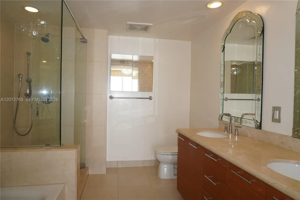 50 Biscayne Blvd #5202 Miami, FL 33132