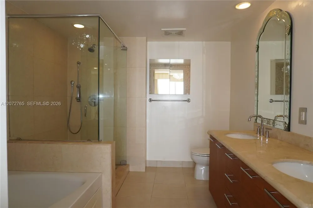 50 Biscayne Blvd #5202 Miami, FL 33132