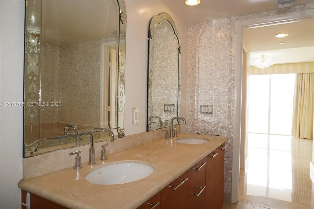 50 Biscayne Blvd #5202 Miami, FL 33132