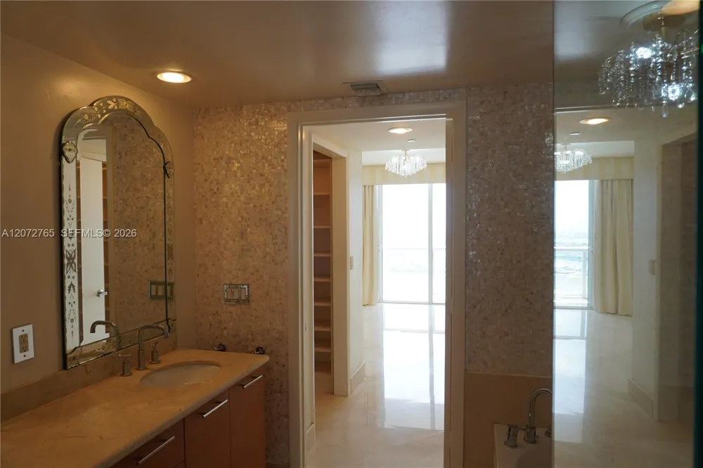 50 Biscayne Blvd #5202 Miami, FL 33132
