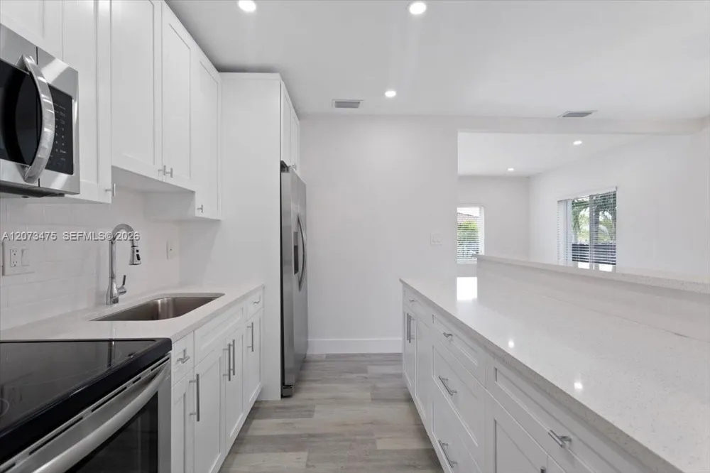 449 E 10th St Hialeah, FL 33010
