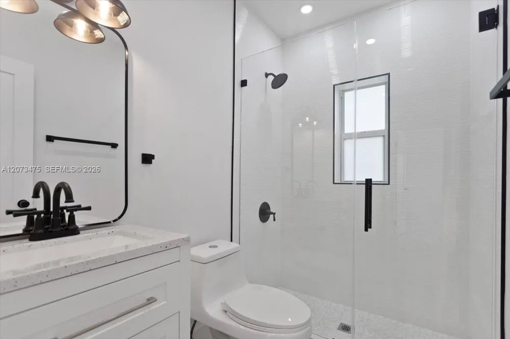 449 E 10th St Hialeah, FL 33010