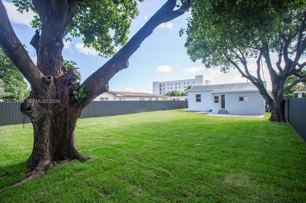 449 E 10th St Hialeah, FL 33010