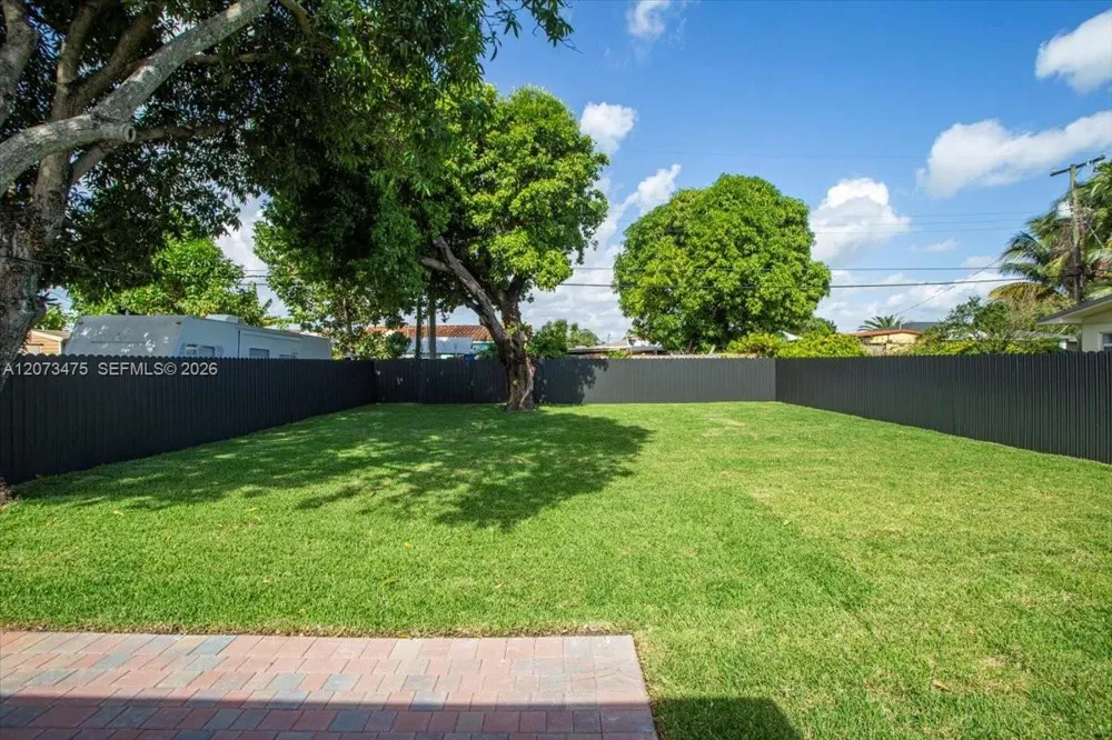 449 E 10th St Hialeah, FL 33010