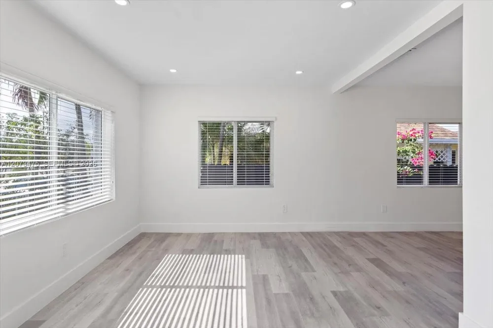 449 E 10th St Hialeah, FL 33010