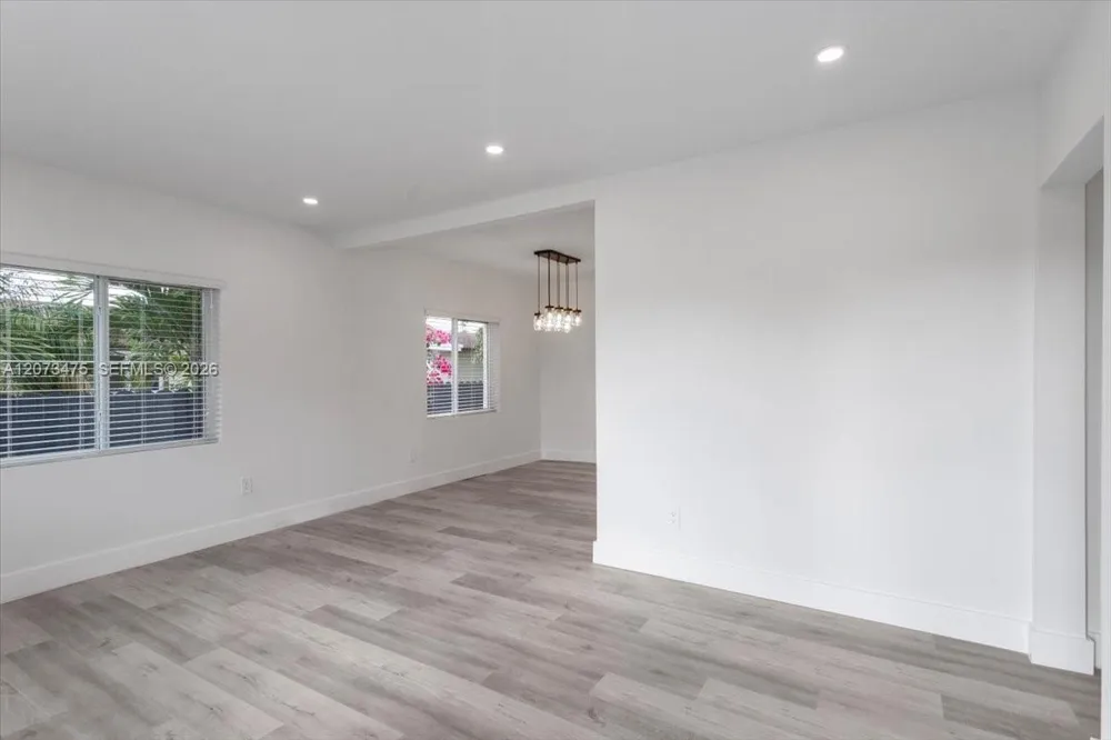 449 E 10th St Hialeah, FL 33010