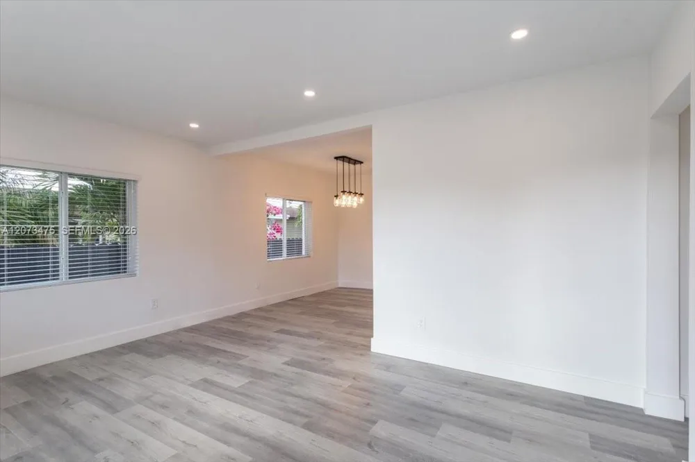449 E 10th St Hialeah, FL 33010