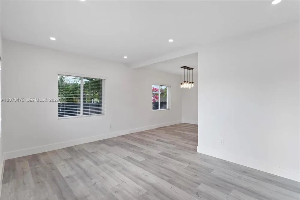 449 E 10th St Hialeah, FL 33010