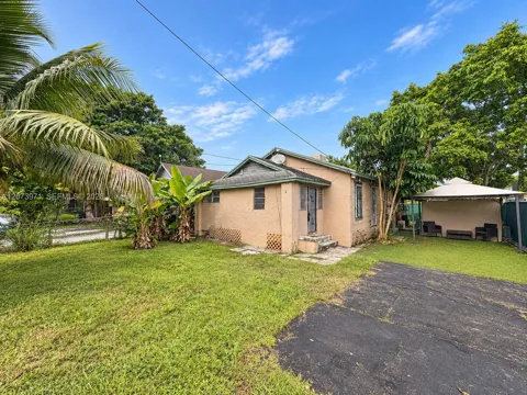 7560 NE Miami Ct #1