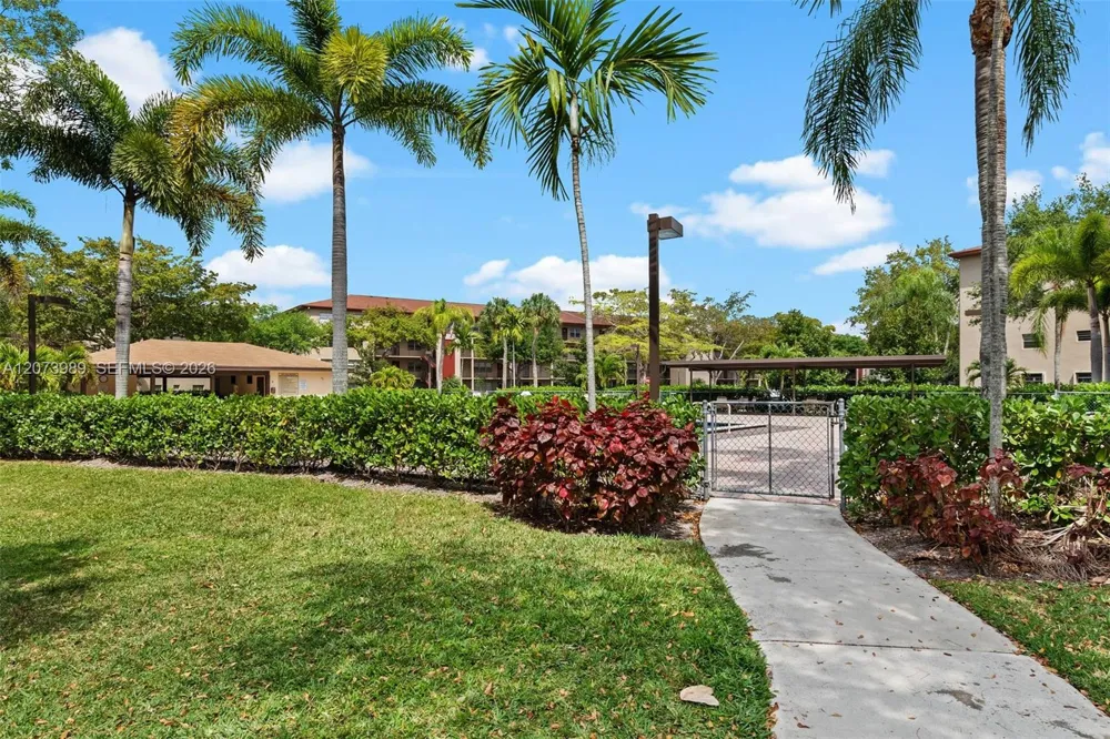 551 SW 135th Ave #413B Pembroke Pines, FL 33027