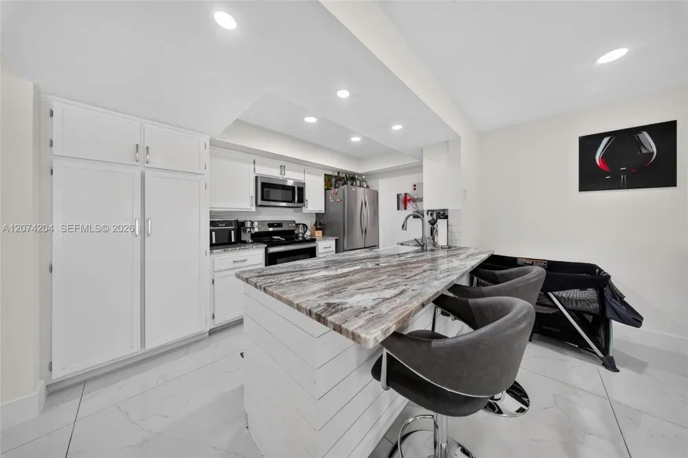 713 se Cape Coral, FL 33904