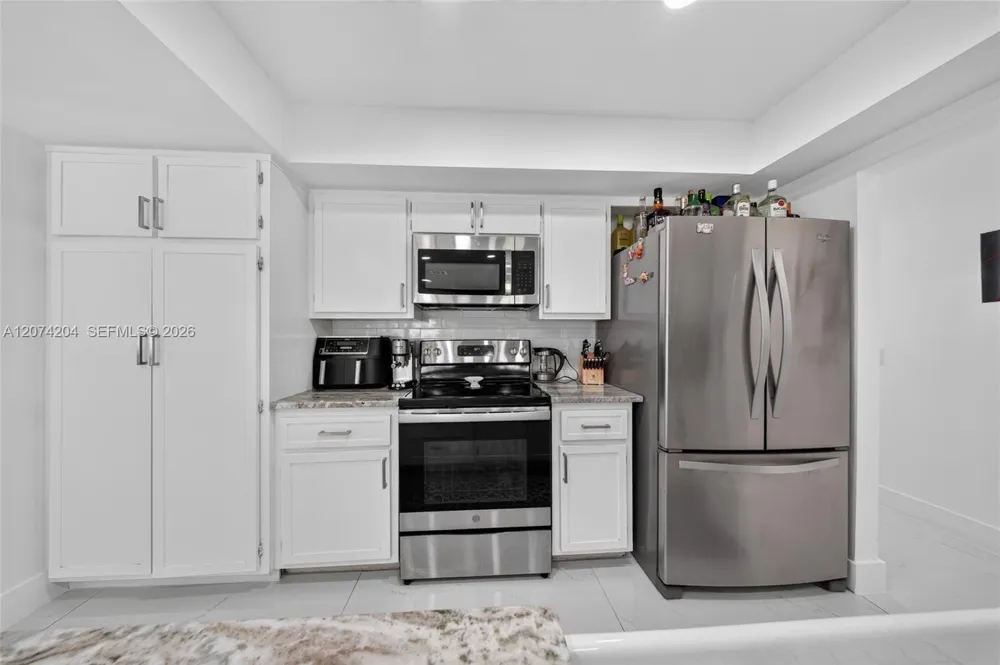713 se Cape Coral, FL 33904
