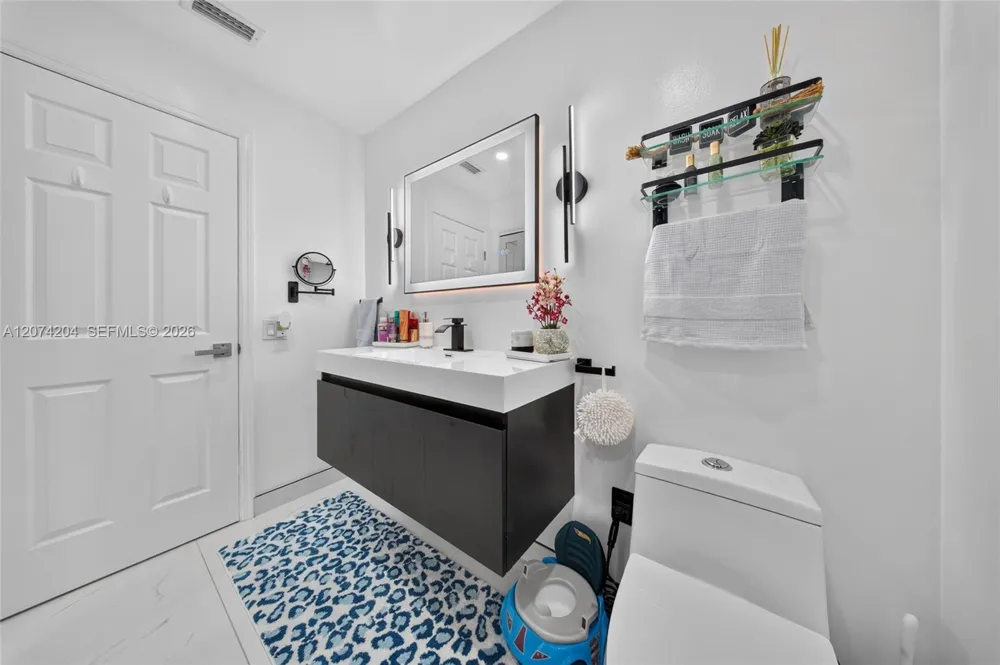 713 se Cape Coral, FL 33904