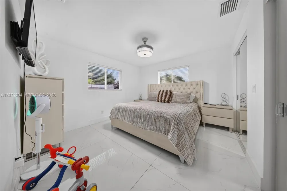 713 se Cape Coral, FL 33904