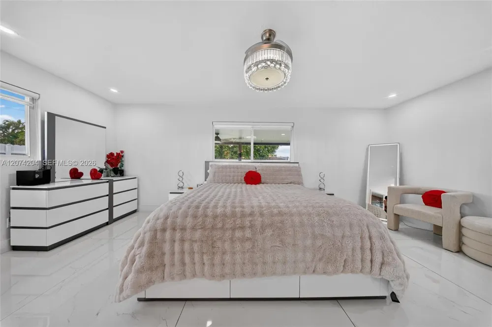 713 se Cape Coral, FL 33904