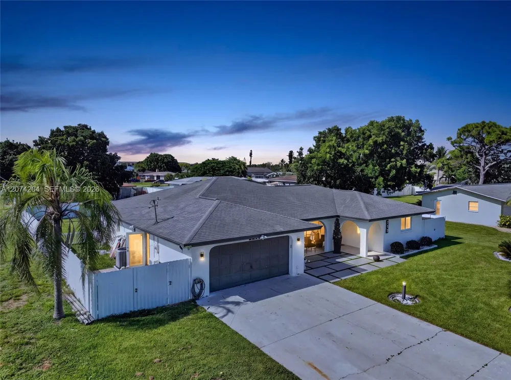 713 se Cape Coral, FL 33904