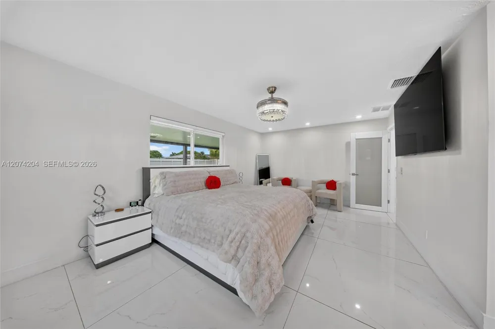 713 se Cape Coral, FL 33904