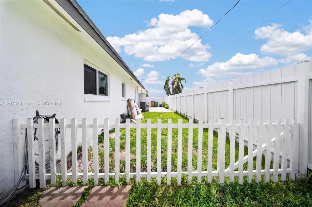 713 se Cape Coral, FL 33904