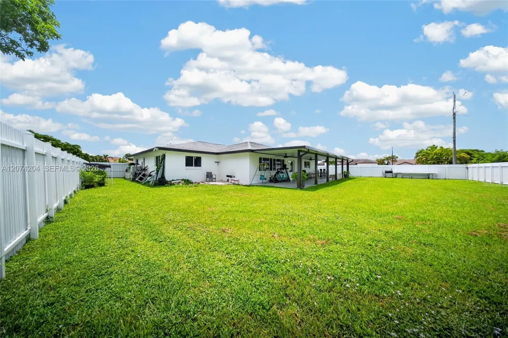 713 se Cape Coral, FL 33904