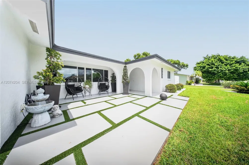 713 se Cape Coral, FL 33904