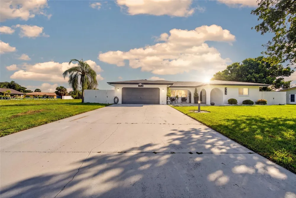 713 se Cape Coral, FL 33904