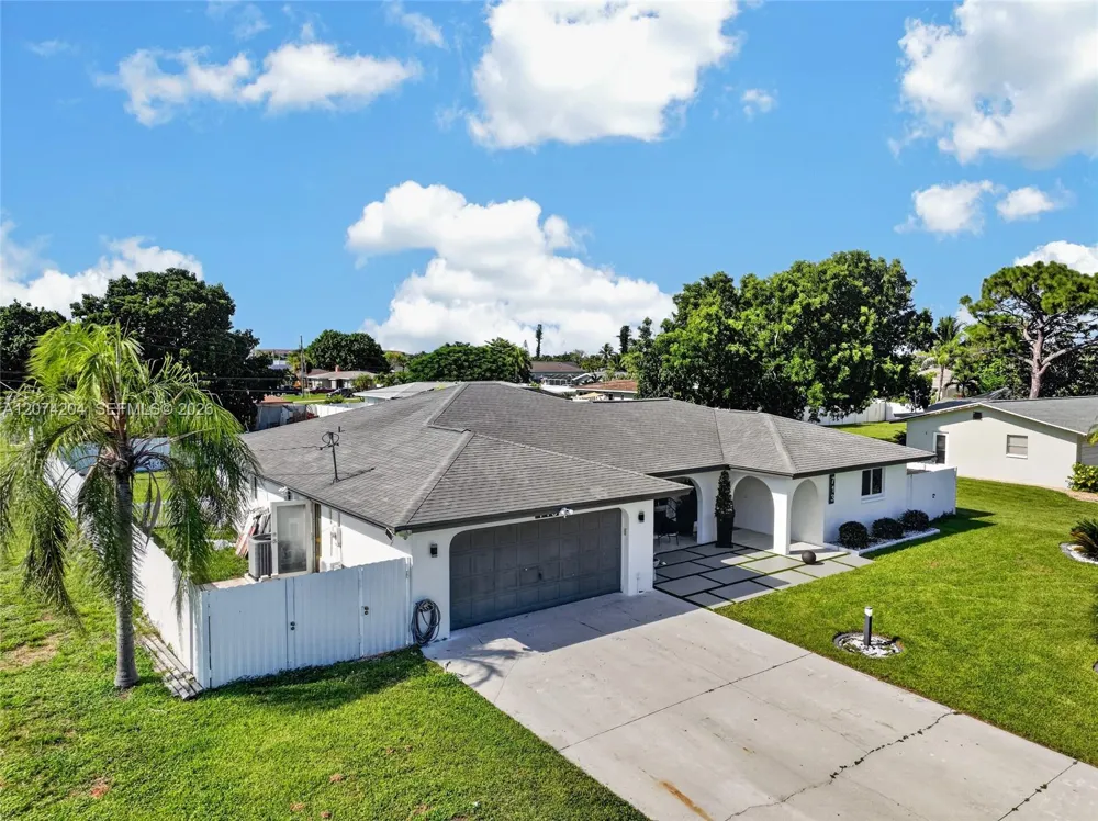 713 se Cape Coral, FL 33904