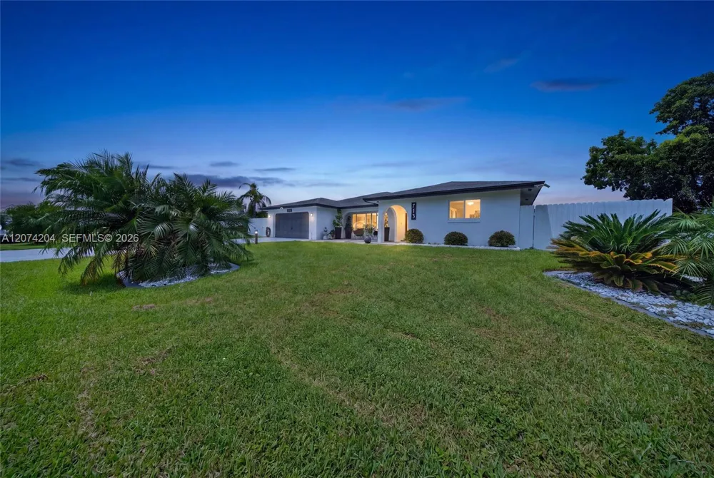 713 se Cape Coral, FL 33904