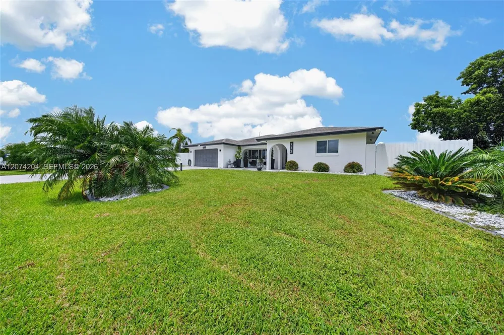 713 se Cape Coral, FL 33904