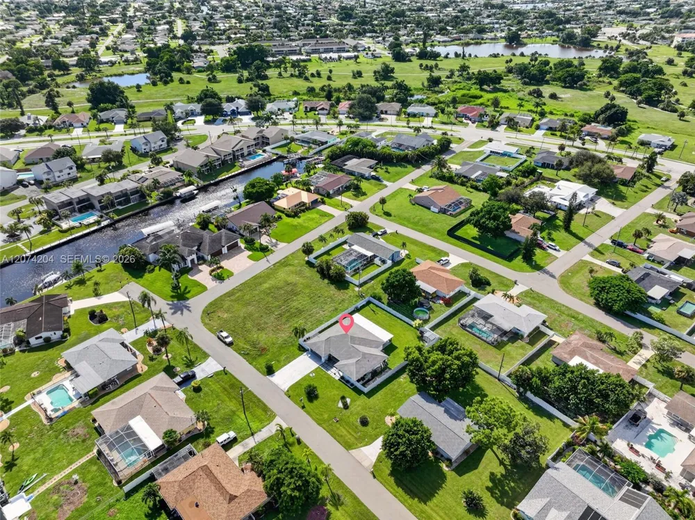 713 se Cape Coral, FL 33904