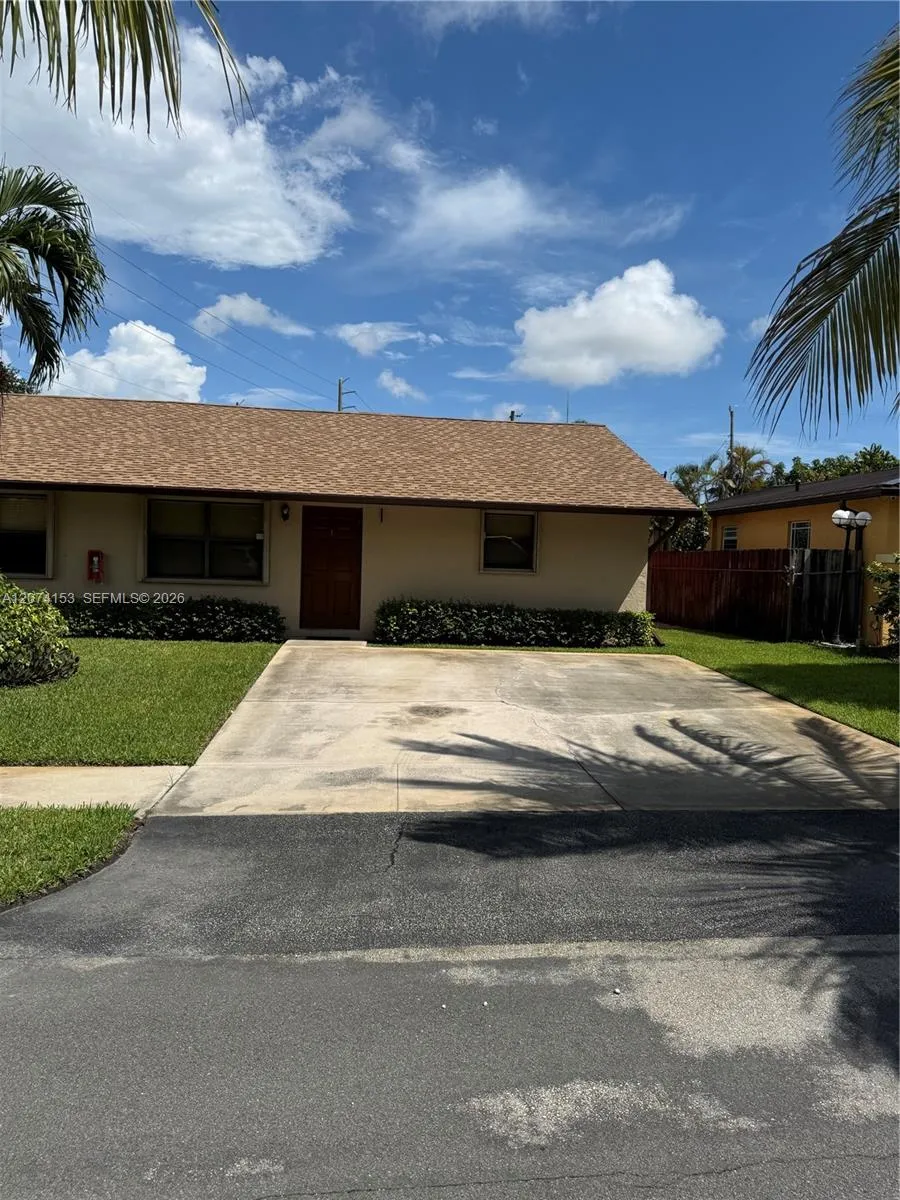 278 SW 7th St #1 Dania Beach, FL 33004