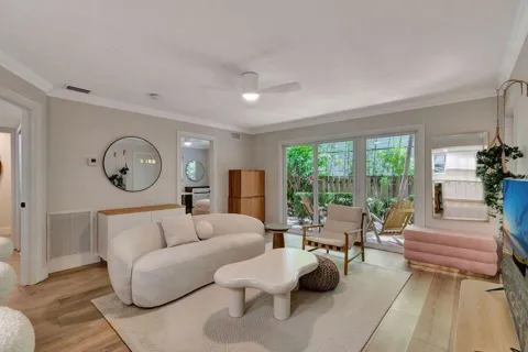 49 SE 7th Avenue #2