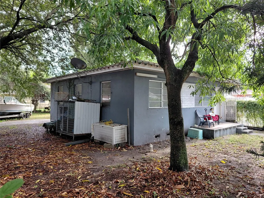 3300 NW 50th St Miami, FL 33142