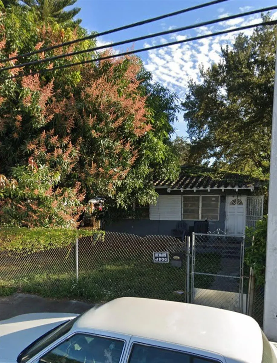 3300 NW 50th St Miami, FL 33142
